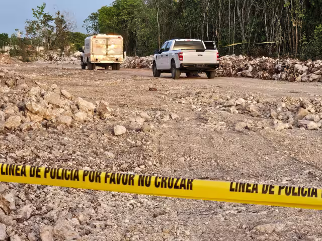 Una unidad de Servicios Periciales llegó a la escena para realizar el levantamiento.