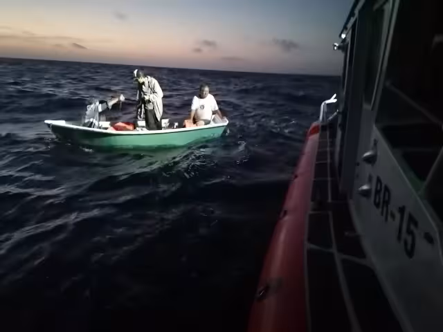 Los pescadores recibieron atención médica para verificar que estuvieran en optimas condiciones