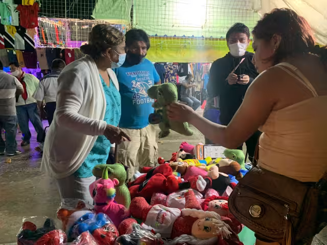 En entrevista con los comerciantes del lugar, afirmaron que en esta ocasión, cansados de la inseguridad, sacaron del mercado los juguetes bélicos