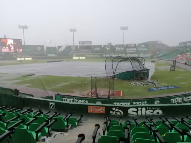 El Parque Kukulcán se encuentra mojado, lo que representa un peligro para los jugadores