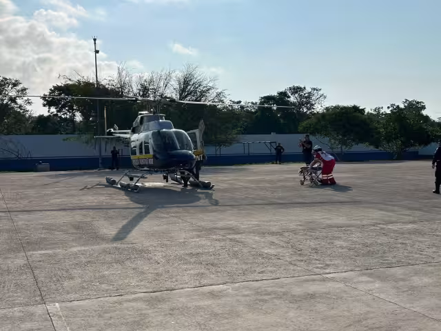 Llegó en un helicóptero de Seguridad Pública