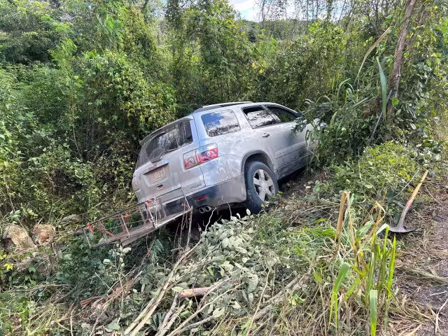 Los autos involucrados quedaron fuera de la carretera