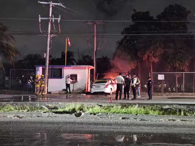 Un taxista fue atacado a balazos en Cancún.