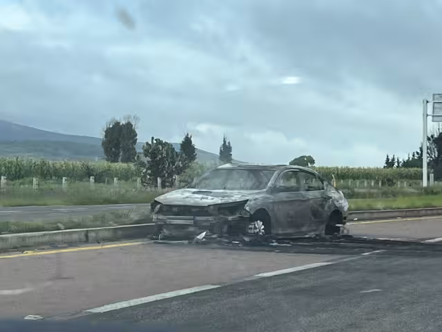 Varios vehículos fueron incendiados durante la madrugada de este sábado en Zacatecas