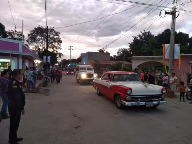 Todo el centro de la población, estuvo adornados, incluso el parque central