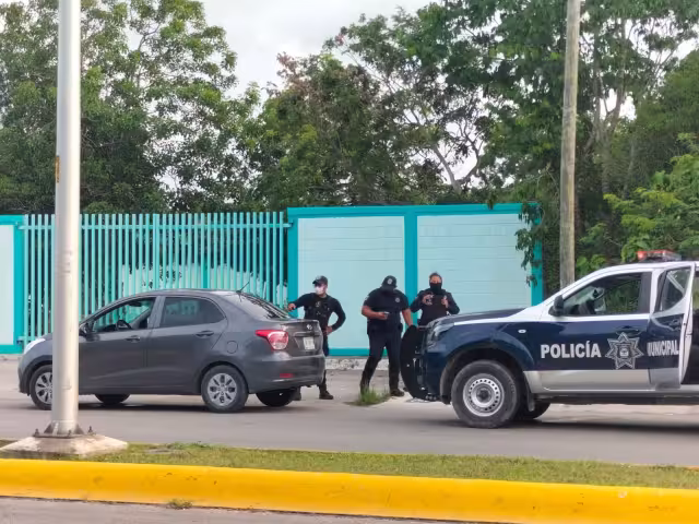 El sujeto portaba un arma al interior de su automóvil. Foto: Landy Vera