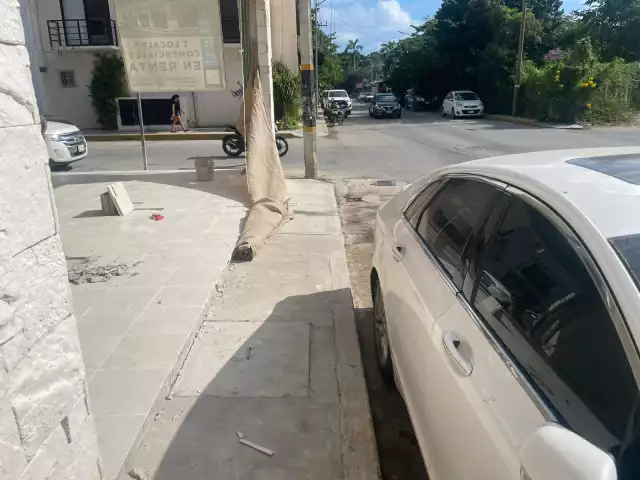 El arreglo asciende a aproximadamente 6,500 pesos, por lo que el dueño del vehículo espera que el propirtario del predio responda