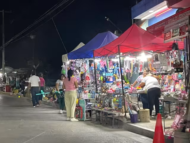 El tianguis ambulante del "Holoch" es muy popular en Campeche