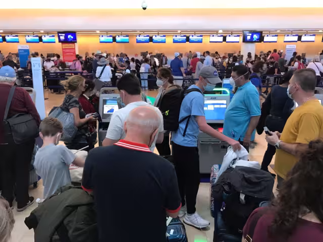 Las aerolíneas avisarán a sus pasajeros sobre las reprogramaciones de los vuelos hacia Boston desde el aeropuerto de Cancún