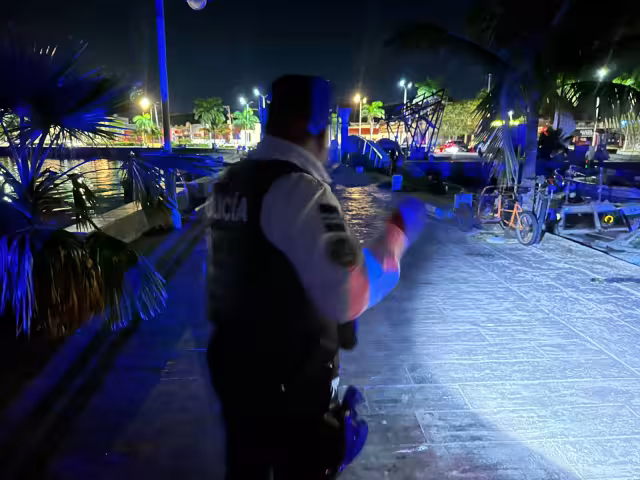 Policía frustra reunión de menores con alcohol en embarcadero de San Román