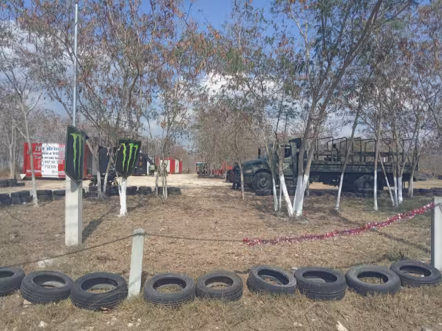 La SSP Yucatán junto al Ejército combaten el incendio en la Mérida-Progreso