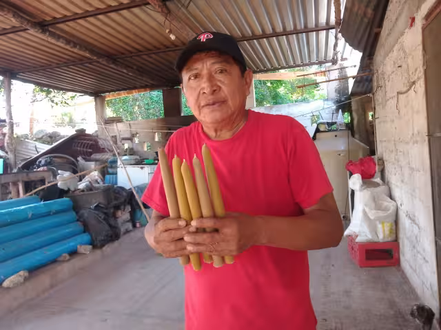 Marco Antonio Poot Kantún pertenece a una dinastía de fabricantes de velas en Campeche