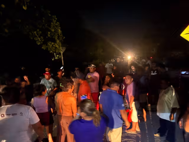 ras más de ocho horas de cierre carretero, los manifestantes aceptaron liberar la vía