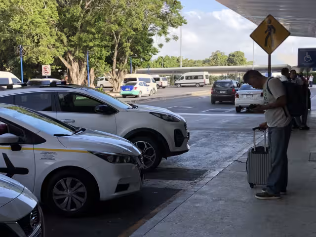 Familiares del visitante le enviaron apoyo económico por lo sucedido