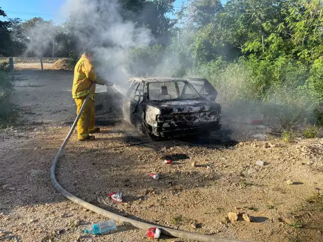 Bomberos usaron mil 500 litros de agua para poder controlar y liquidar el fuego