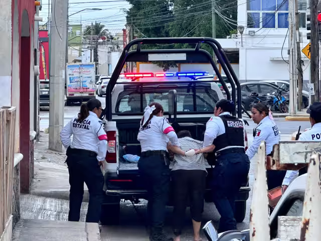 Vecinos de la Privada del Sol, en Campeche, reportaron a una mujer con alteraciones de conducta.