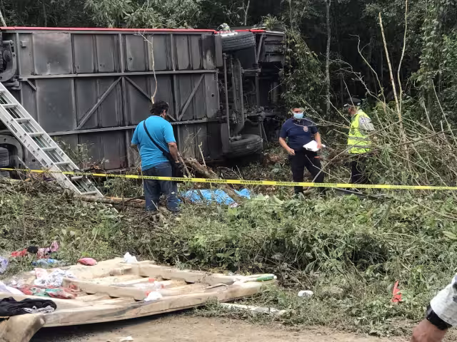 Hasta el último reporte, son 13 los lesionados que permanecen hospitalizados en Cancún tras la volcadura del ADO en Quintana Roo