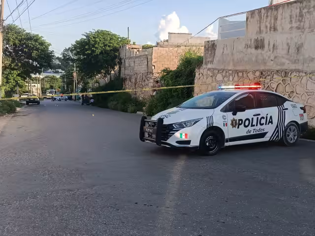 Elementos de la Fiscalía del Estado de Alto Impacto, Policía Campeche y la Secretaría de la Defensa Nacional resguardan el lugar