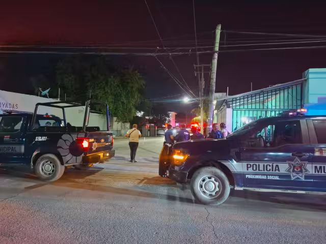 Ataque armado deja dos muertos en Cancún; sicarios escapan en moto