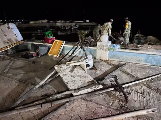 Profepa desmanteló 18 estructuras irregulares en zona federal marítimo terrestre.