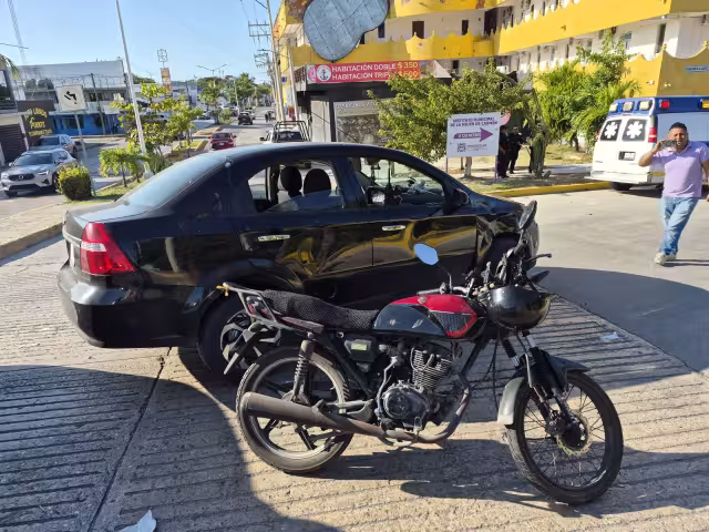 Percance en avenida 56 provoca crisis nerviosa a automovilista