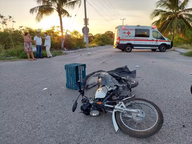 Hombre lesionado tras ser impactado por una camioneta en carretera de Ciudad del Carmen