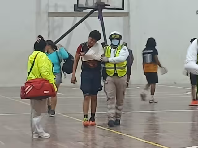 Elementos de SAMU atendieron al joven y lo trasladaron al hospital.