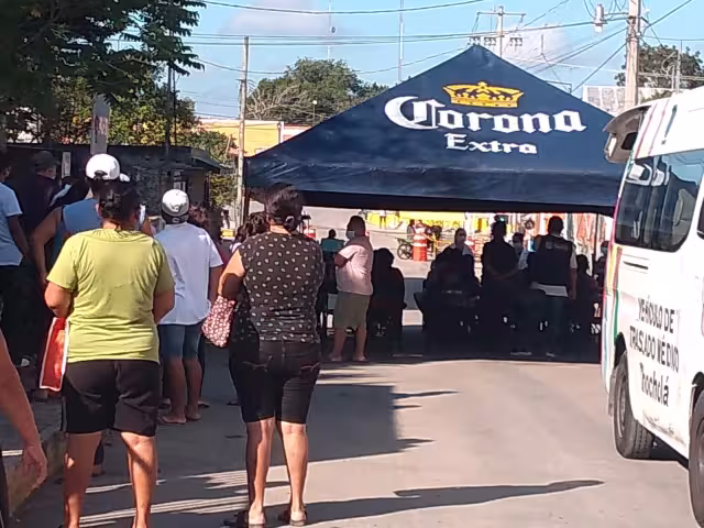 Cerca de 200 menores de edad acudieron a recibir la vacuna contra el COVID de la farmacéutica Pfizer