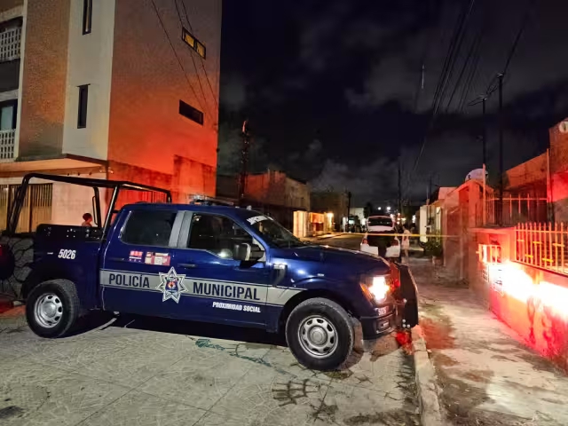 Elementos policiacos acordonaron y resguardaron la zona.