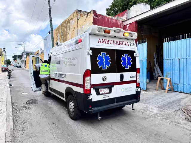 Movilización en edificio del INAH por trabajador que sufrió una presunta convulsión