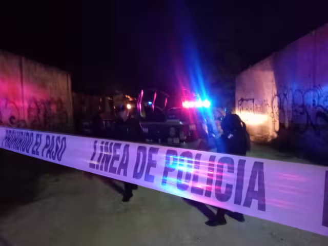 Los vecinos escucharon unos disparos y al salir de sus viviendas encontraron a la víctima con un balazo en la cabeza