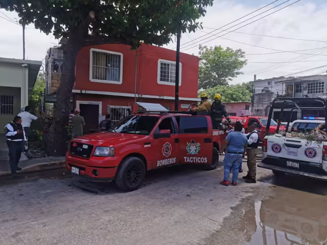 Rescate heroico de una mujer y dos menores.