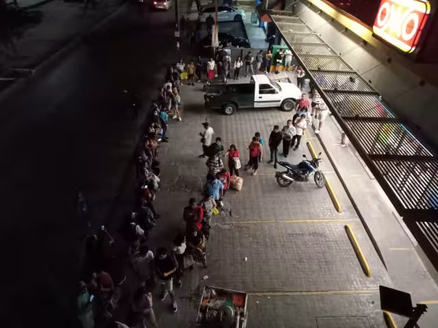 Las unidades se quedaron atrapadas en un embotellamiento en las vías alteras al bulevar Colosio