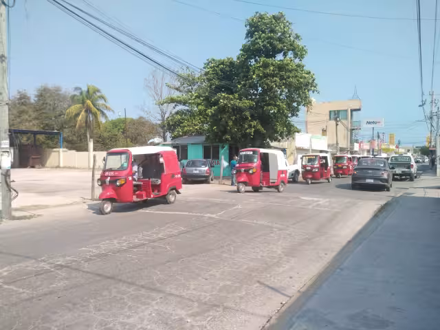 El director del IET, Iñigo Yañez Avilez, afirmó que los “pochis” y “mototaxis” no podrán obtener concesiones por no ser seguros