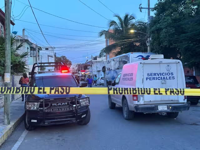 Vecinos señalaron que el hombre sacó un arma de fuego durante un pleito vecinal