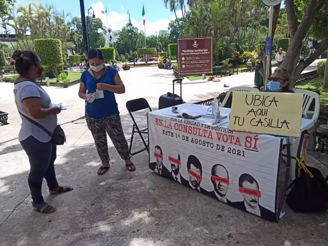 El INE ubicó una mesa en la Plaza Grande de Mérida para que los votantes puedan ubicar su casilla