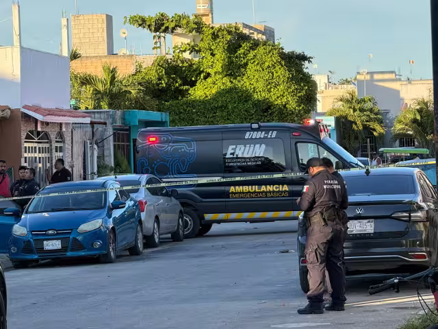 Autoridades investigan la ejecución de una mujer en Playa del Carmen.