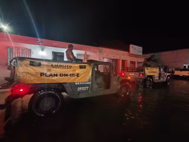 El contingente que acudió a la Unidad Habitacional Siglo XXI, estuvo acompañado de personal de la Comisión Nacional del Agua