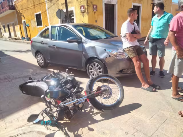El motociclista fue trasladado al IMSS para una mejor atención médica