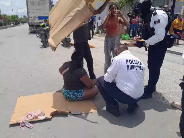 La moto se impactó contra el lado derecho de la camioneta