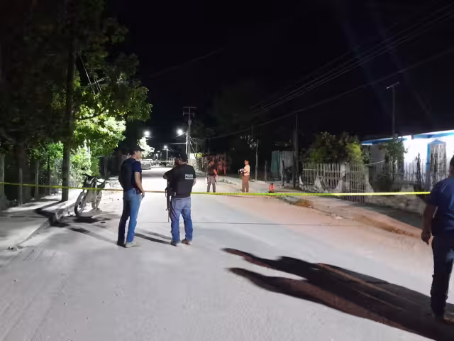 Un hombre recibió dos impactos de baja, siendo atendido en el IMSS de Escárcega