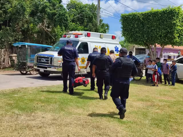 El hombre fue auxiliado por paramédicos y trasladado al hospital