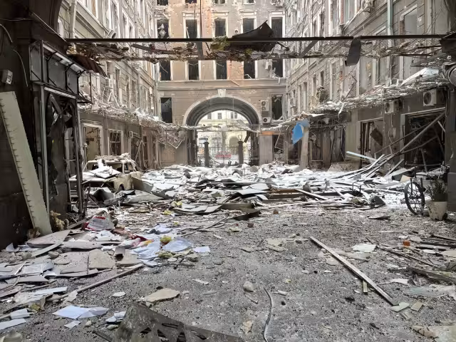 Israel bombardea aeropuerto de Alepo en Siria