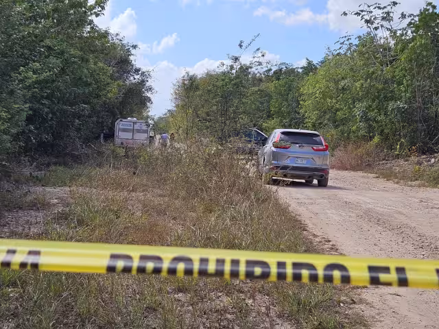 Peritos de la Fiscalía General del Estado arribaron a la escena del crimen para el levantamiento de los indicios y del cadáver