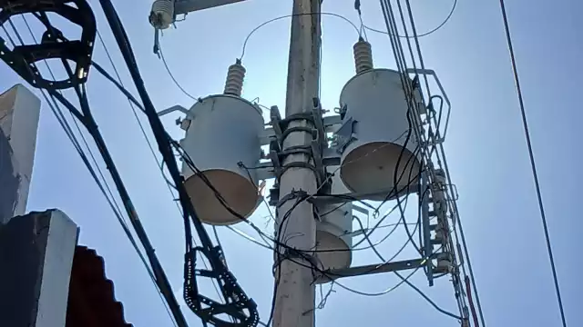 Corto circuito deja sin electricidad a comercios y casas en Campeche