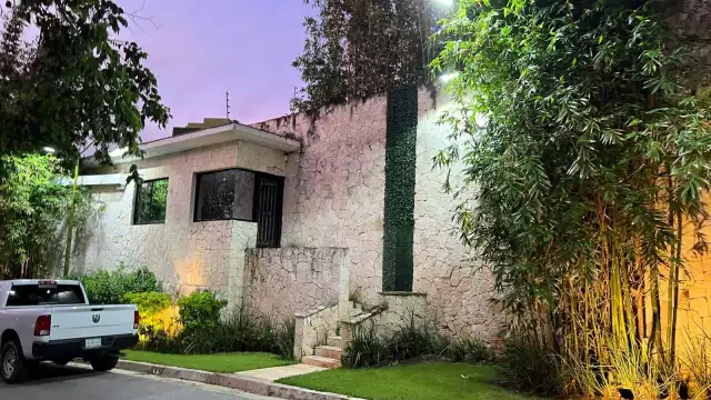 Más de 20 ministeriales de la FGE acudieron a la mansión de Alejandro Moreno esta mañana