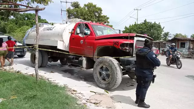La pipa involucrada en la muerte de una mujer en Cancún fue asegurada en el Arco Vial, sin que se detuviera al conductor