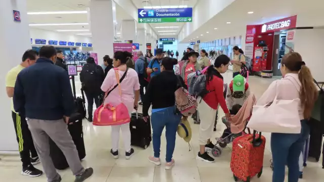 Turistas comienzan a regresar a sus ciudades de origen