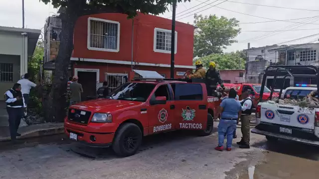 Rescate heroico de una mujer y dos menores.