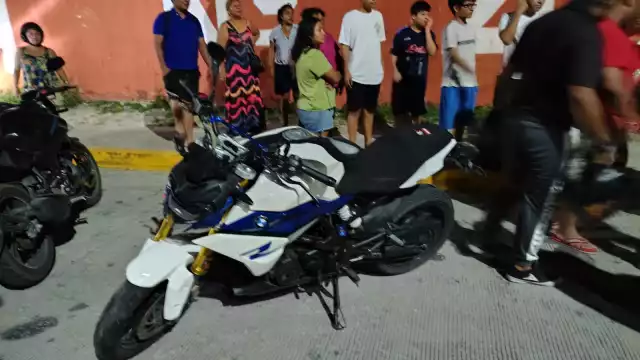 Dos lesionados tras choque entre motocicleta y triciclo en la colonia Solidaridad Urbana, Campeche